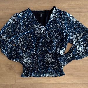 Aqua nwot Navy Floral Women's Blouse